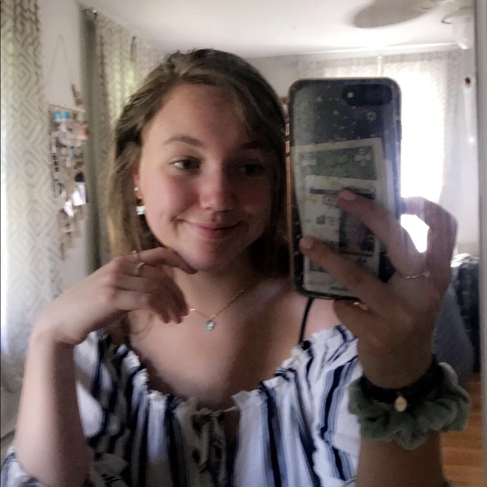 Meet your Posher, Delia